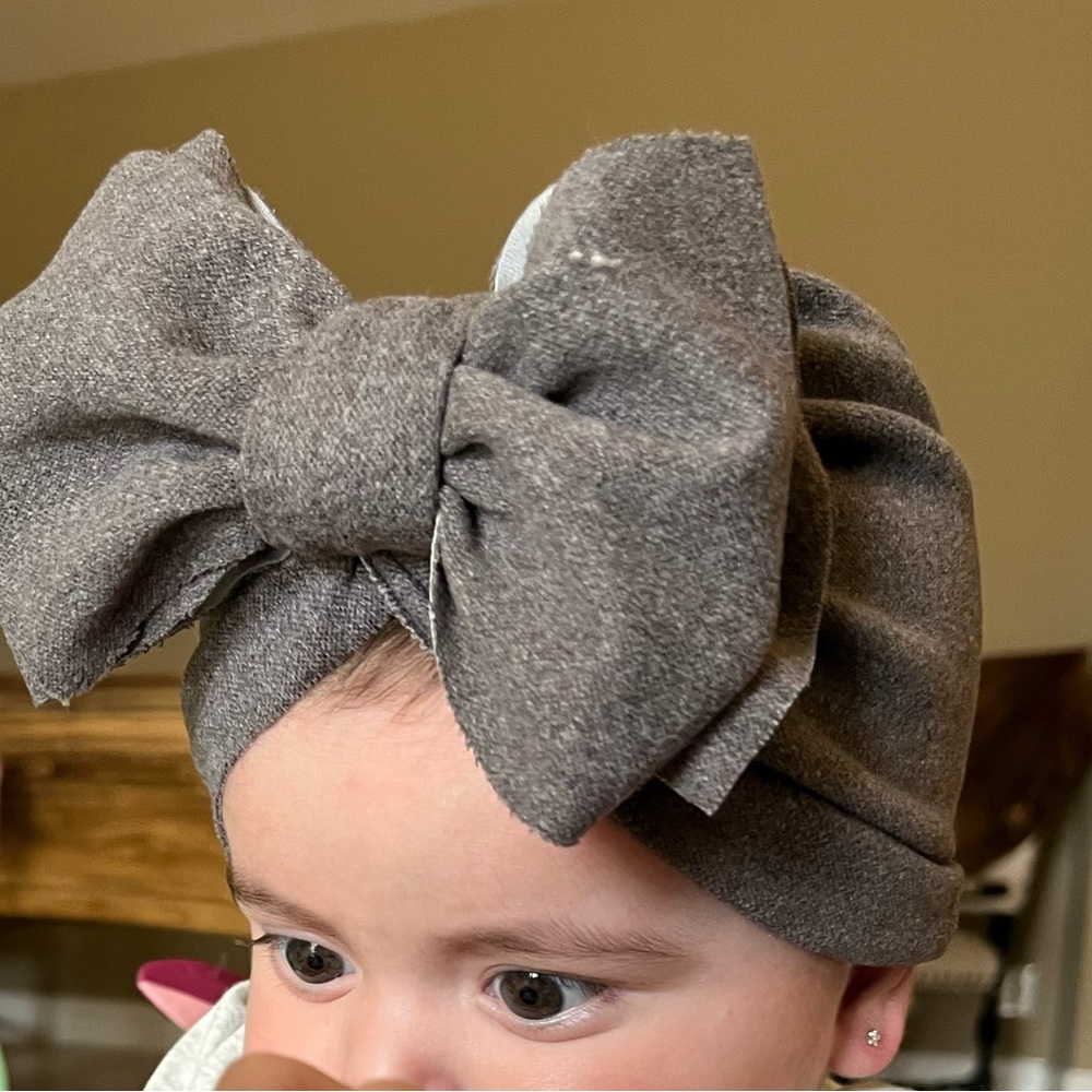 Head bow - Picture 2 of 4